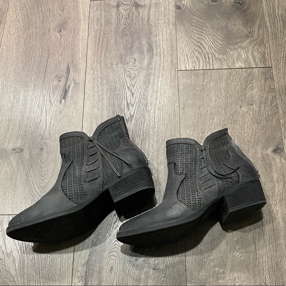 Very G gray booties womens size 8.5